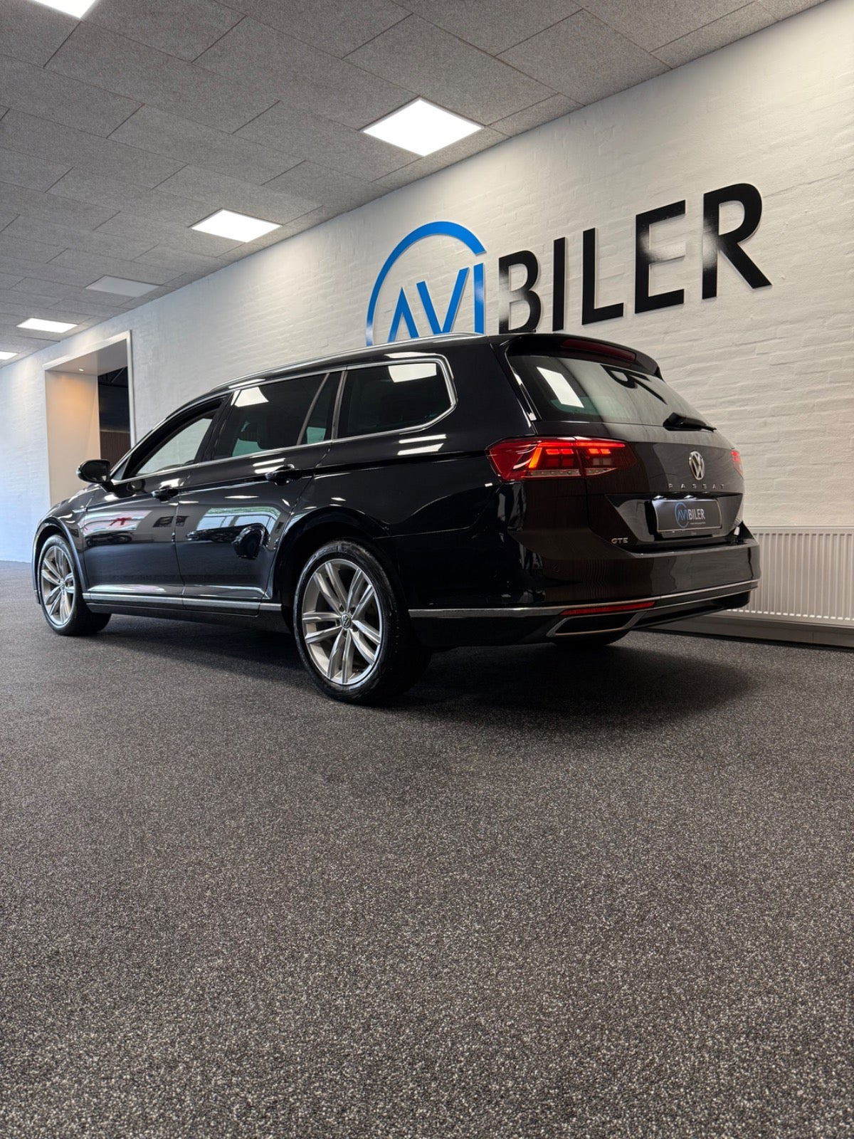 Sort VW Passat fra 2021