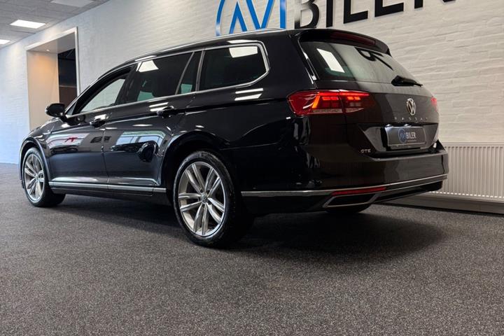Sort VW Passat fra 2021