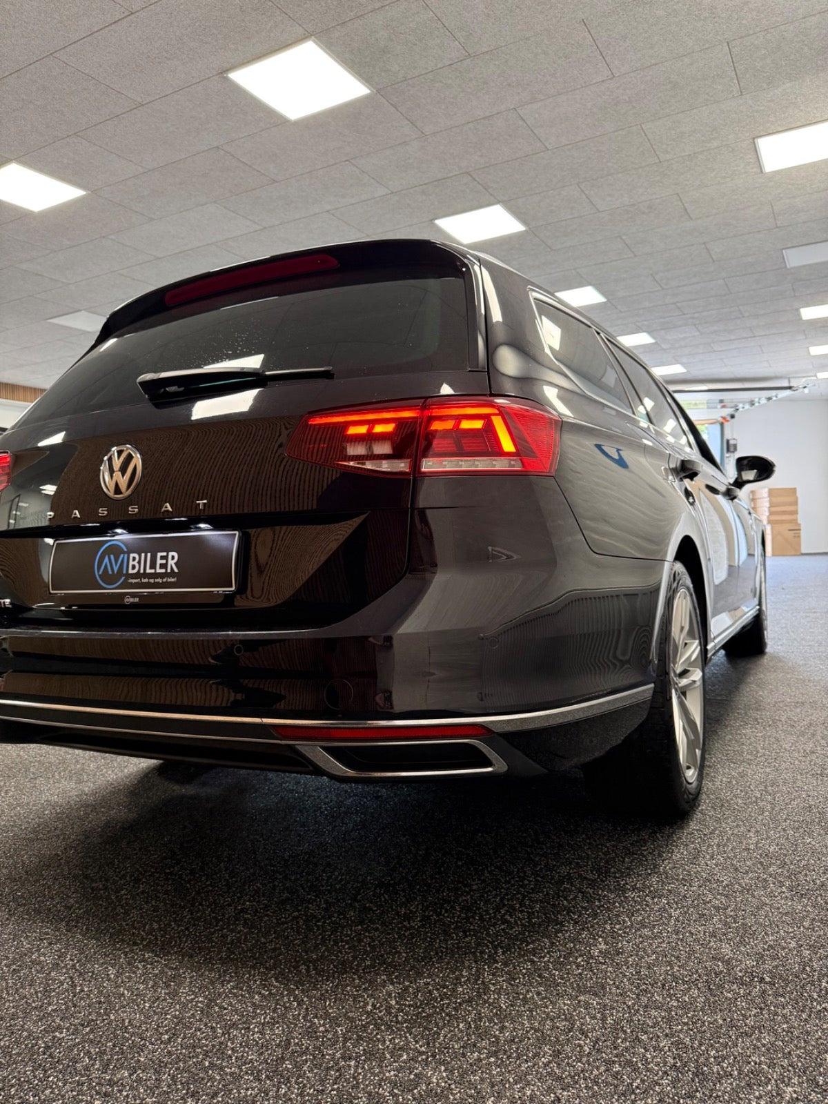 Sort VW Passat fra 2021