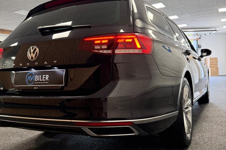 Sort VW Passat fra 2021