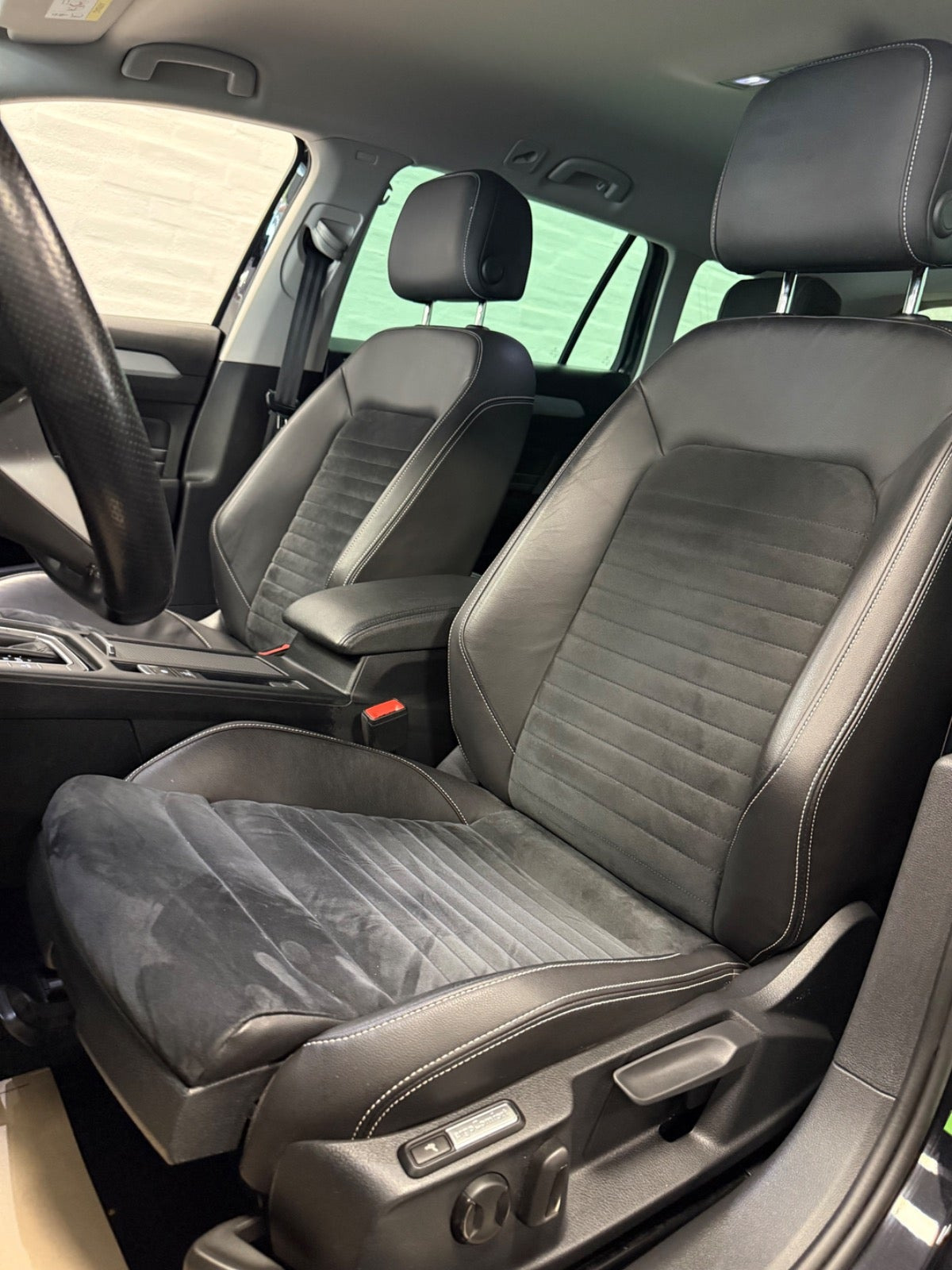 Sort VW Passat fra 2021
