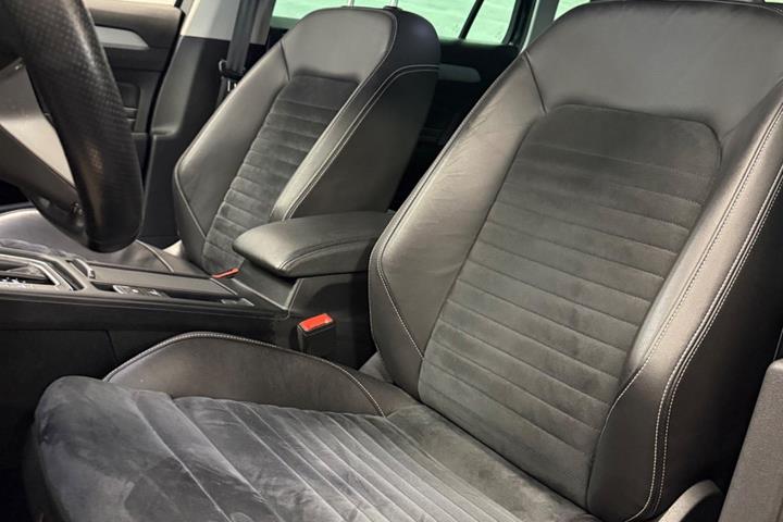 Sort VW Passat fra 2021