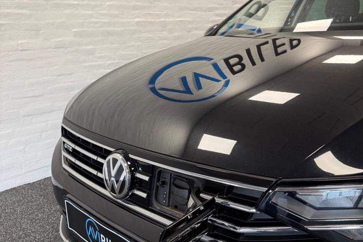 Sort VW Passat fra 2021