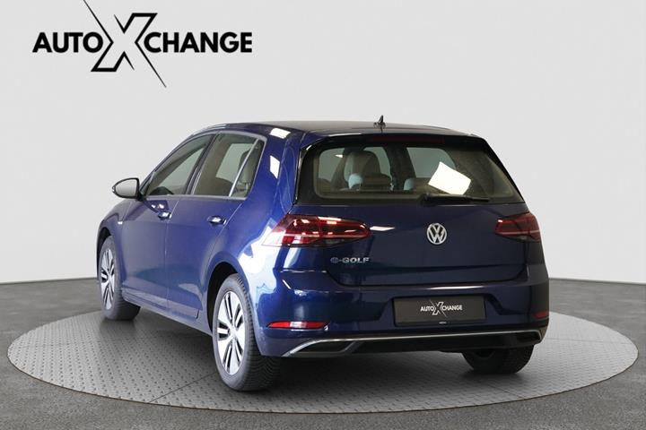Blå VW e-Golf VII fra 2018