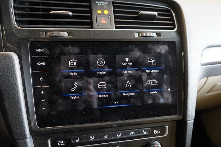 Blå VW e-Golf VII fra 2018