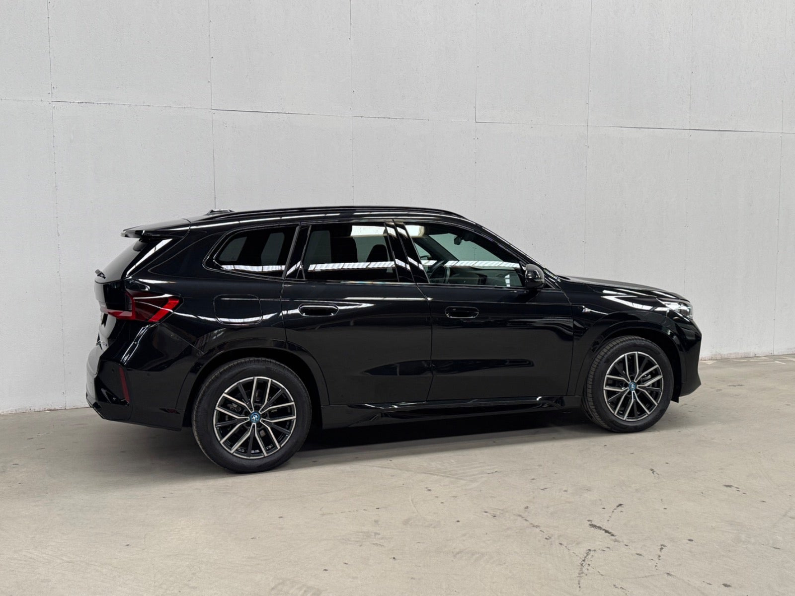 Sort BMW iX1 fra 2023