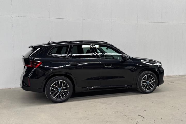 Sort BMW iX1 fra 2023