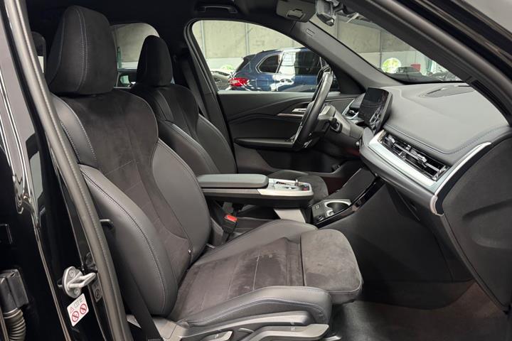 Sort BMW iX1 fra 2023