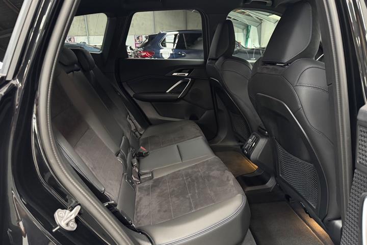 Sort BMW iX1 fra 2023