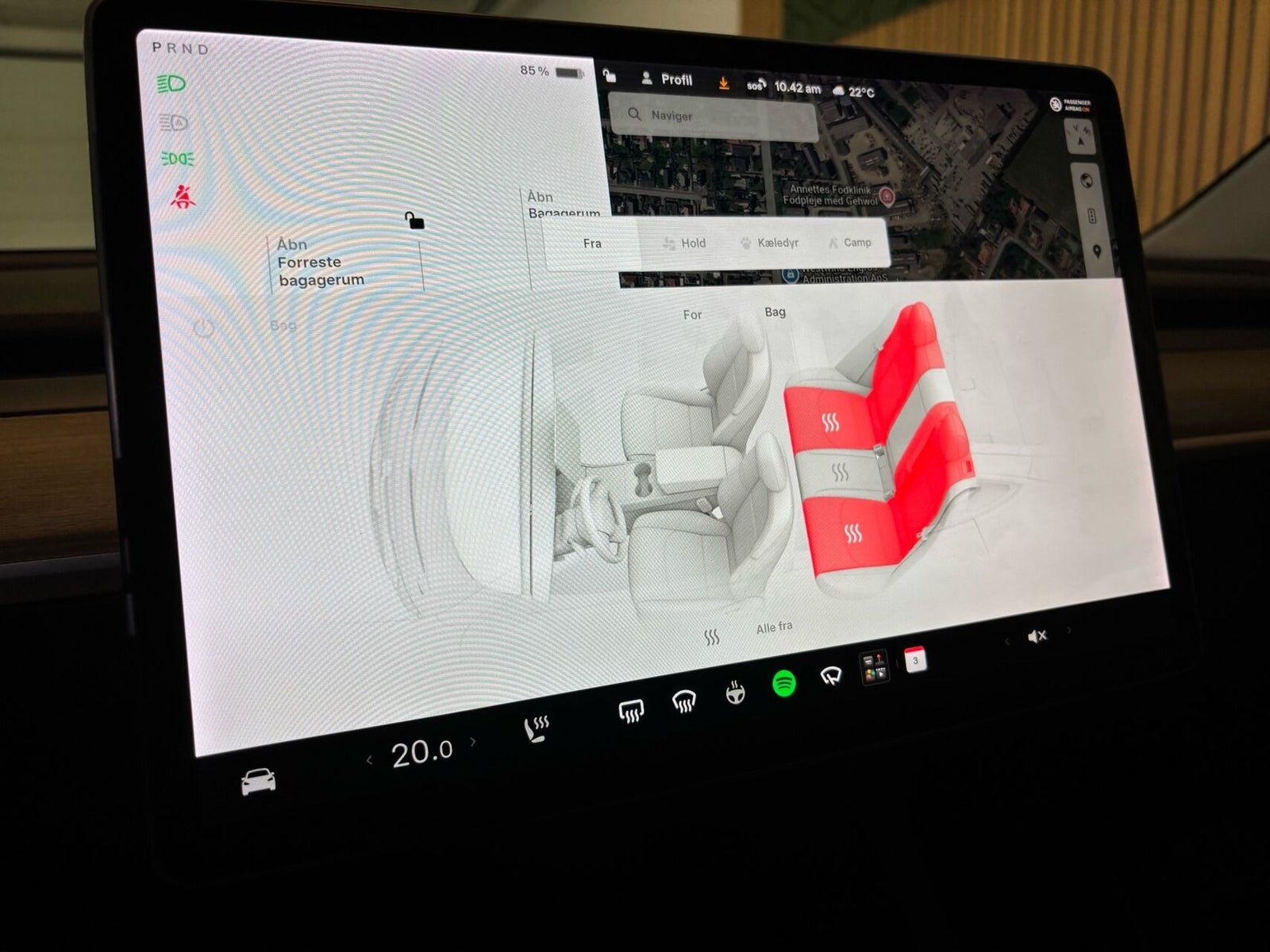 Hvid Tesla Model Y fra 2021