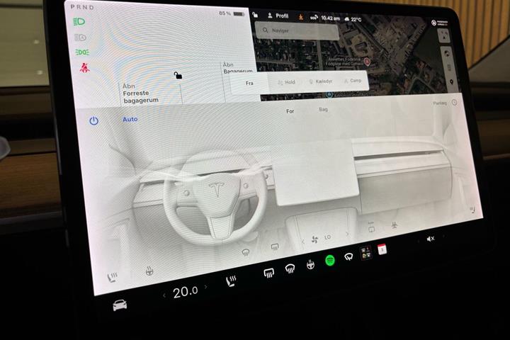 Hvid Tesla Model Y fra 2021