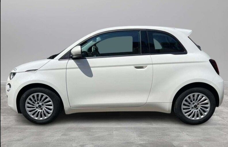 Hvid Fiat 500e fra 2021