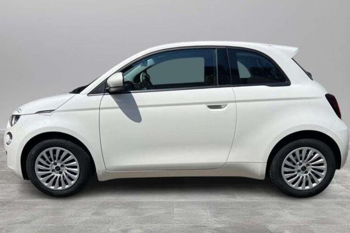 Hvid Fiat 500e fra 2021