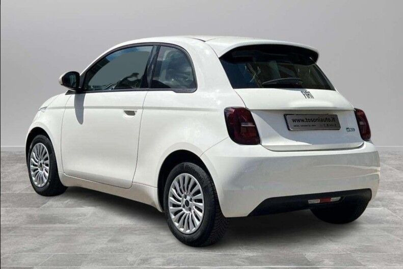 Hvid Fiat 500e fra 2021