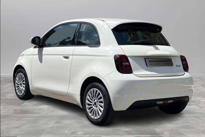 Hvid Fiat 500e fra 2021