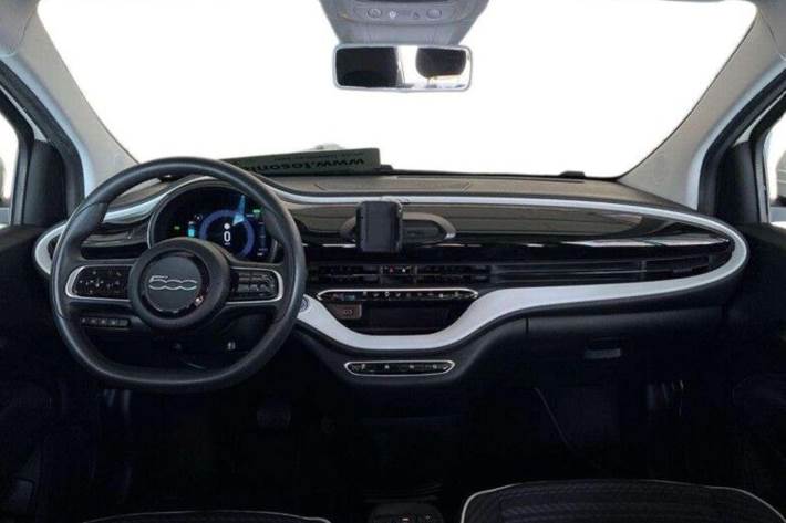 Hvid Fiat 500e fra 2021