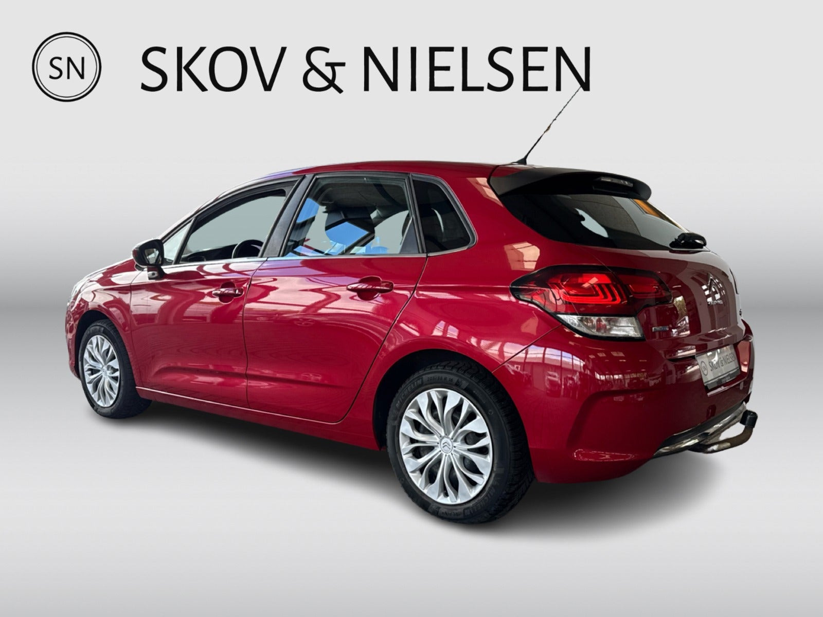 Rød Citroën C4 fra 2016