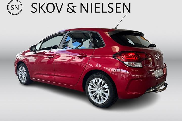 Rød Citroën C4 fra 2016