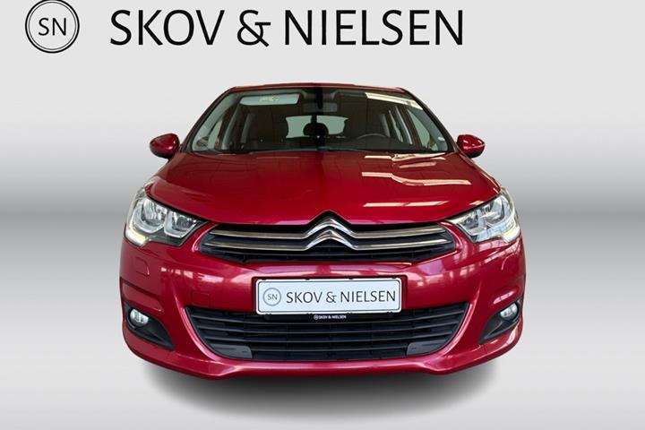 Rød Citroën C4 fra 2016