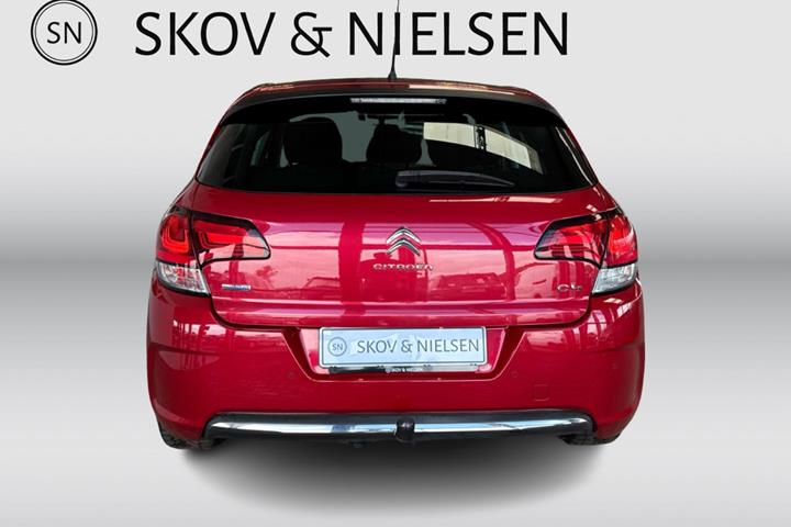 Rød Citroën C4 fra 2016