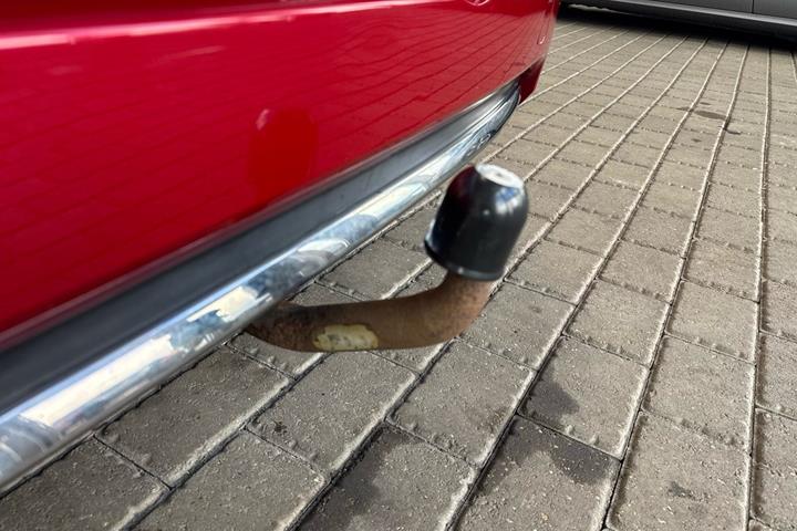 Rød Citroën C4 fra 2016