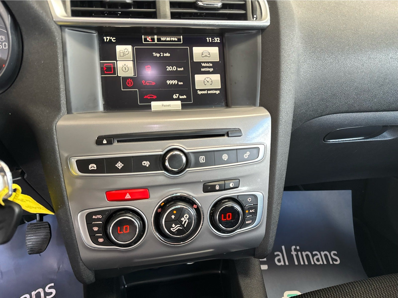 Rød Citroën C4 fra 2016