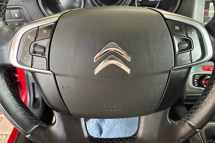 Rød Citroën C4 fra 2016