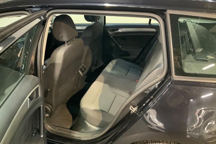 Sort VW Golf VII fra 2015
