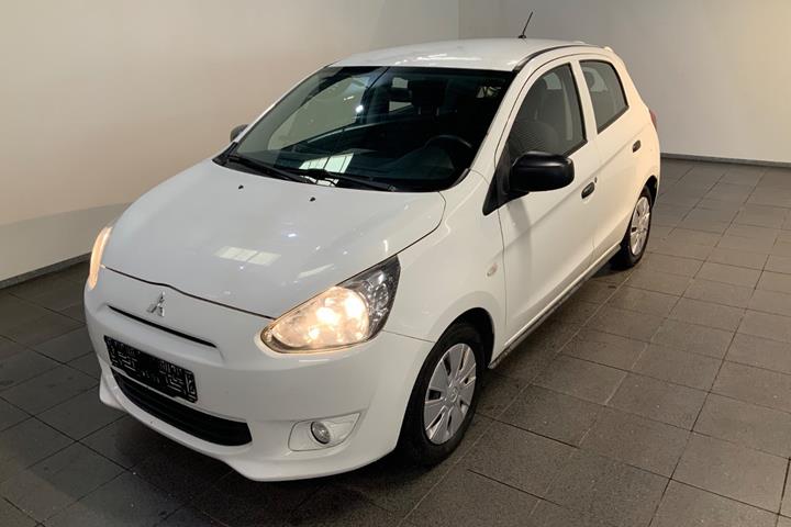 Hvid Mitsubishi Space Star fra 2015 set udefra