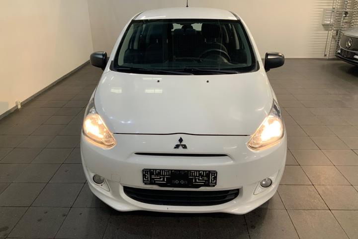 Hvid Mitsubishi Space Star fra 2015