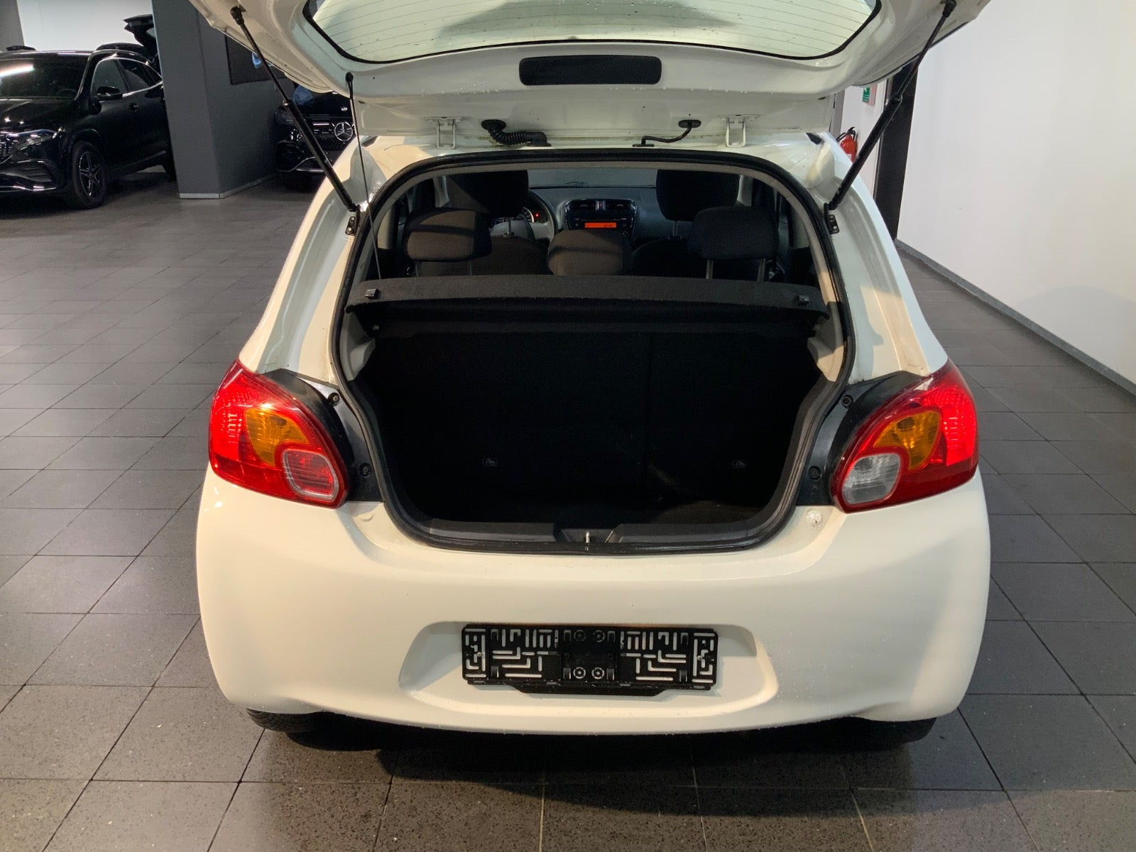Hvid Mitsubishi Space Star fra 2015