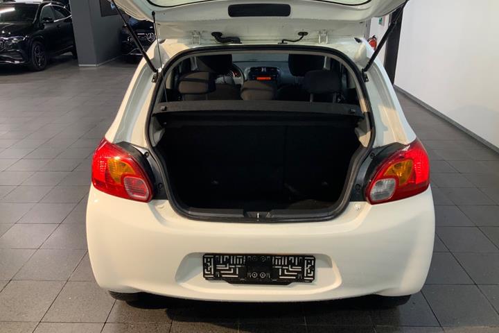 Hvid Mitsubishi Space Star fra 2015