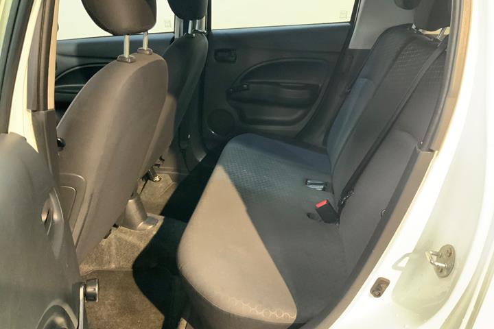 Hvid Mitsubishi Space Star fra 2015