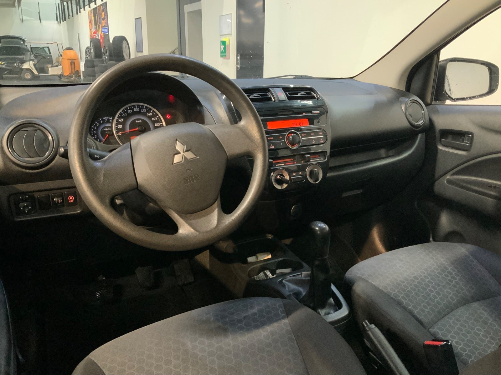 Hvid Mitsubishi Space Star fra 2015
