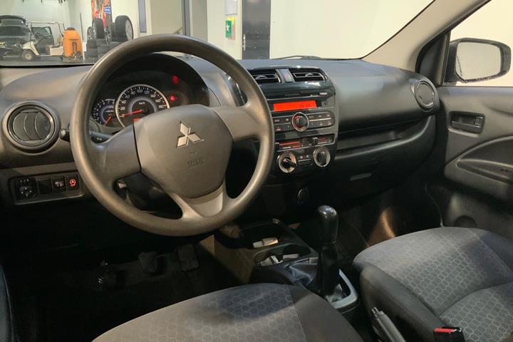 Hvid Mitsubishi Space Star fra 2015
