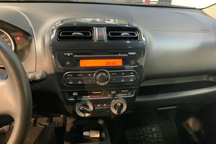 Hvid Mitsubishi Space Star fra 2015