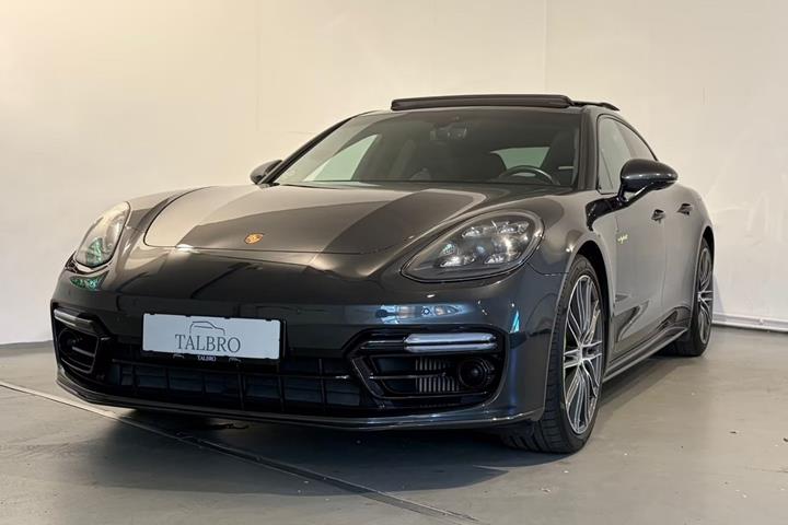 Grå Porsche Panamera Turbo S fra 2018 set udefra
