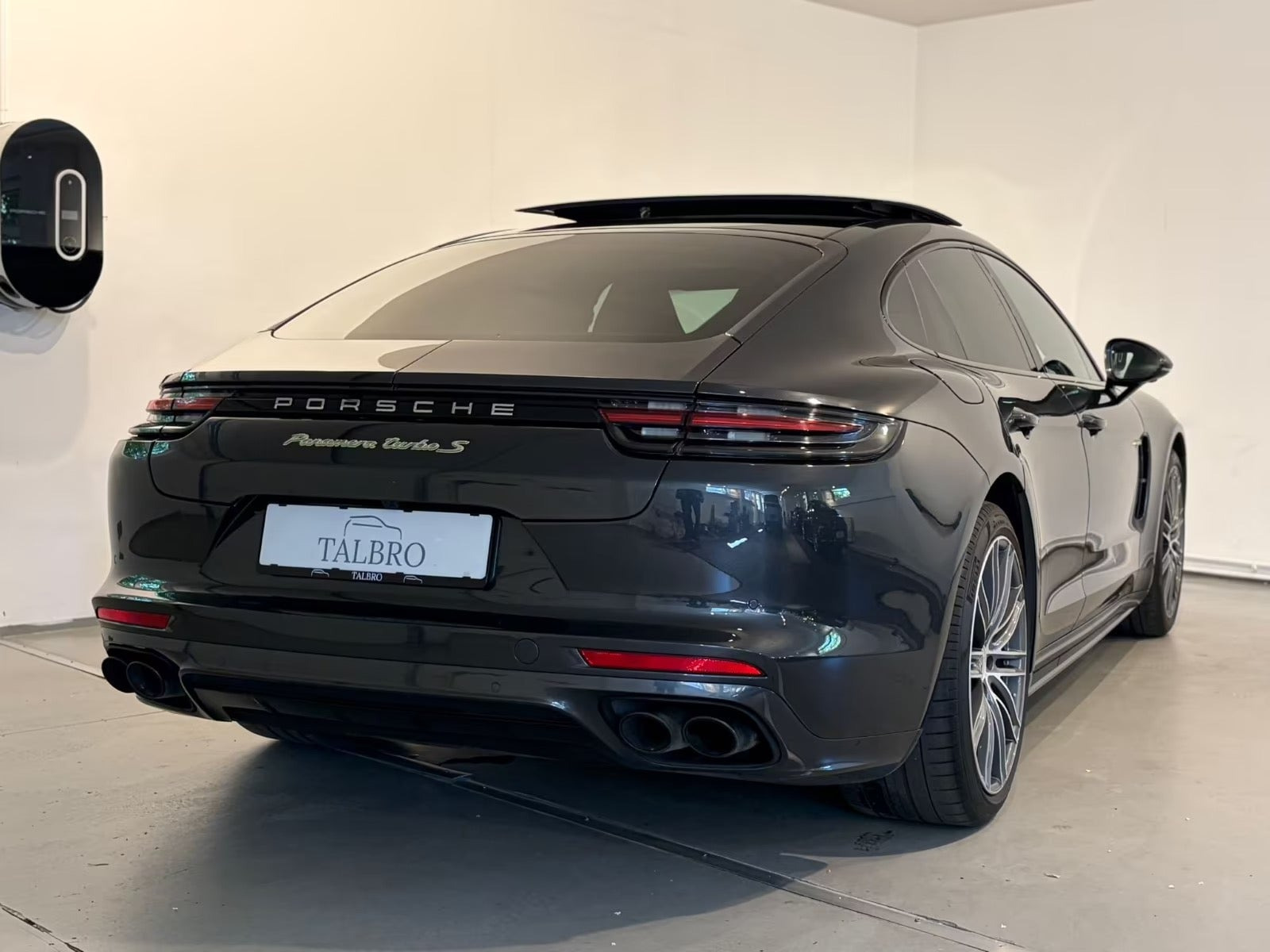 Grå Porsche Panamera Turbo S fra 2018