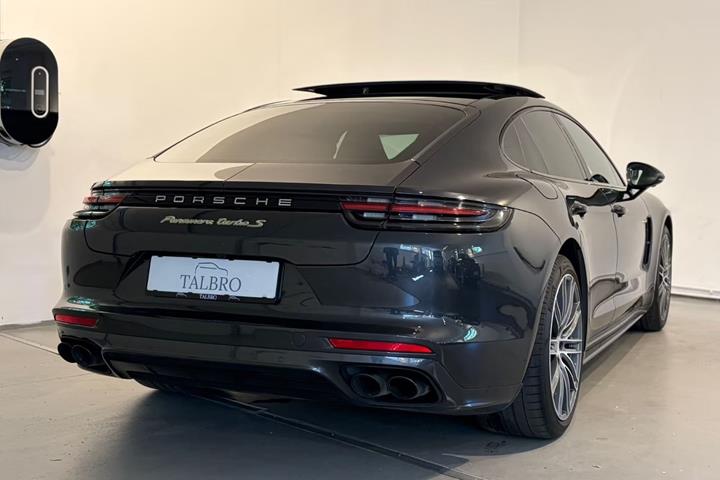 Grå Porsche Panamera Turbo S fra 2018