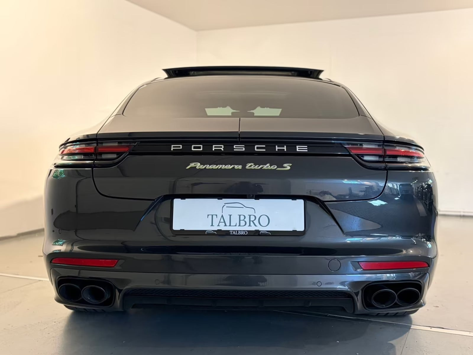 Grå Porsche Panamera Turbo S fra 2018