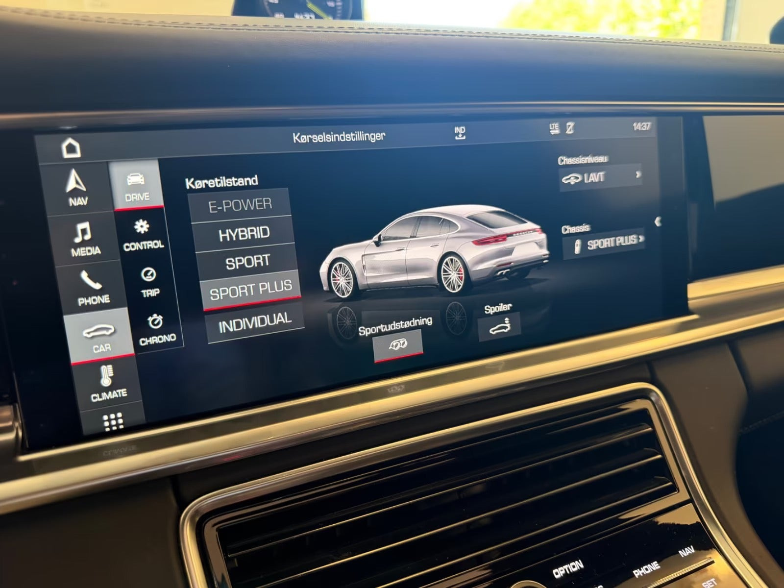 Grå Porsche Panamera Turbo S fra 2018
