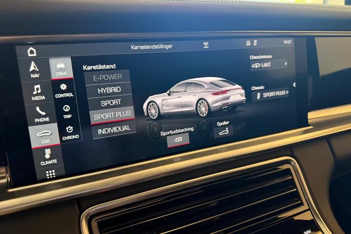 Grå Porsche Panamera Turbo S fra 2018