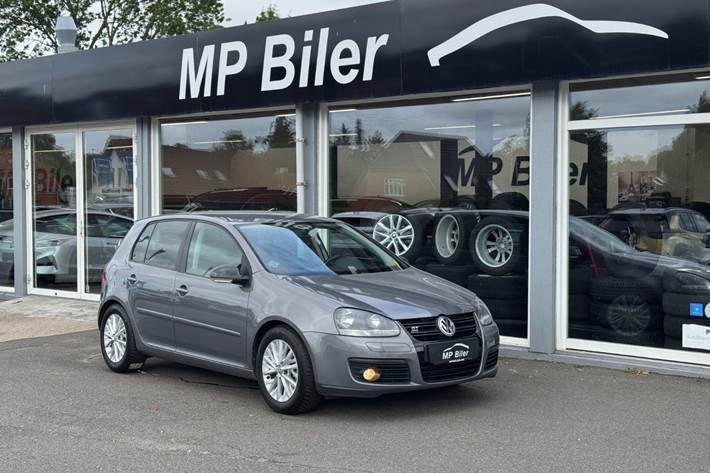 Grå VW Golf V fra 2008