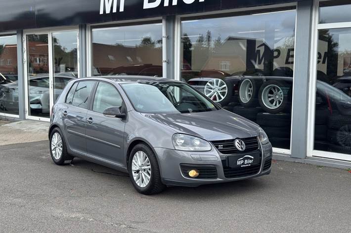 Grå VW Golf V fra 2008