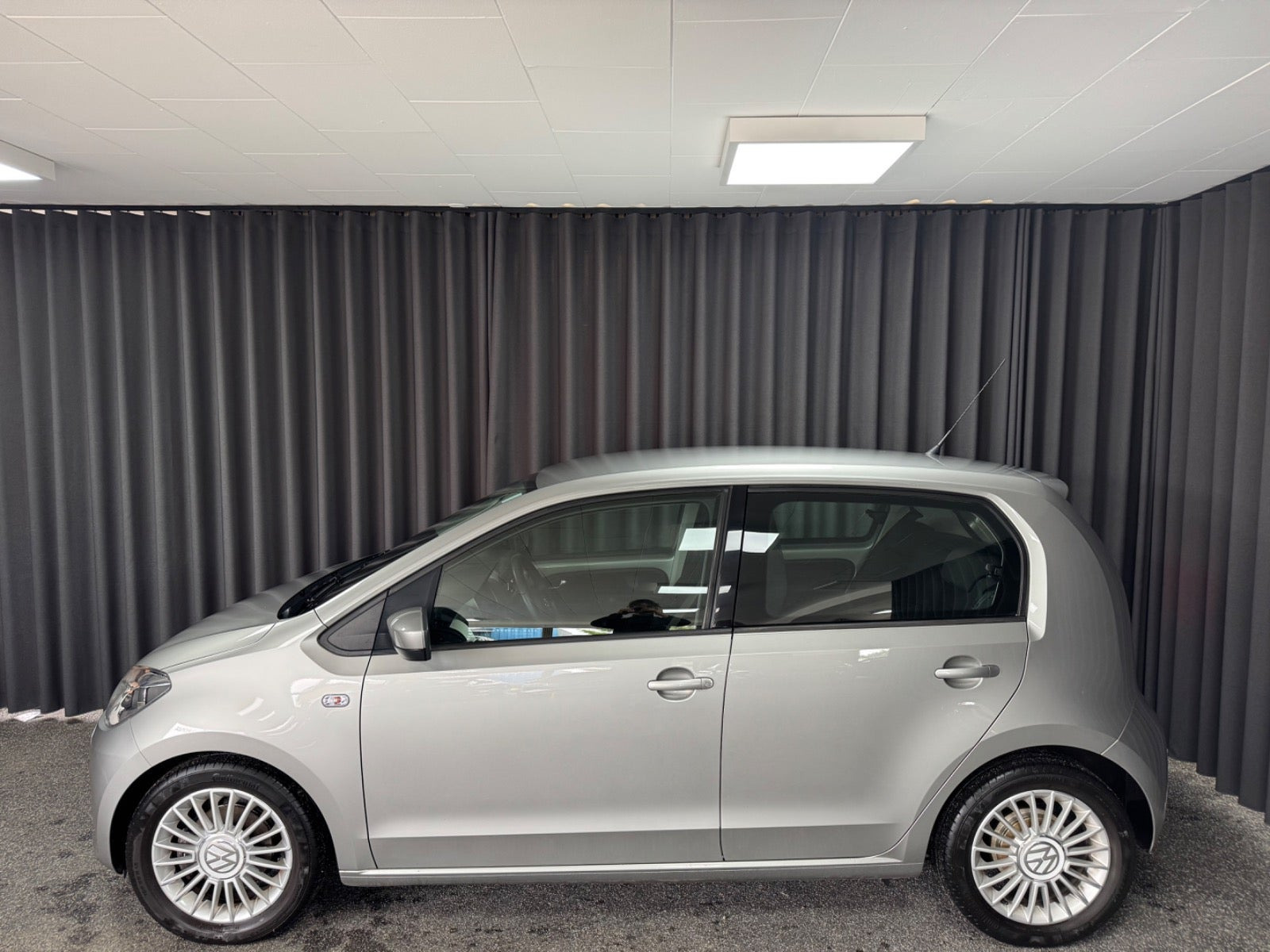 Grå VW UP! fra 2014