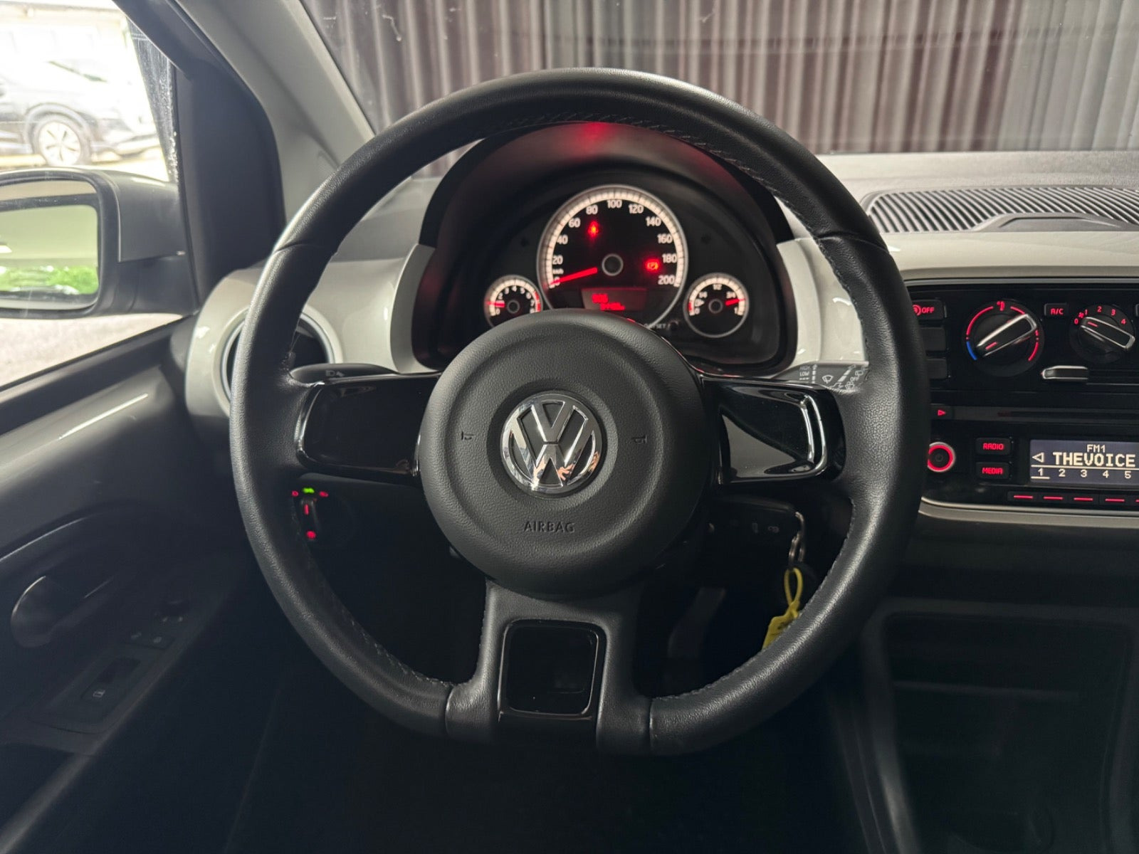 Grå VW UP! fra 2014