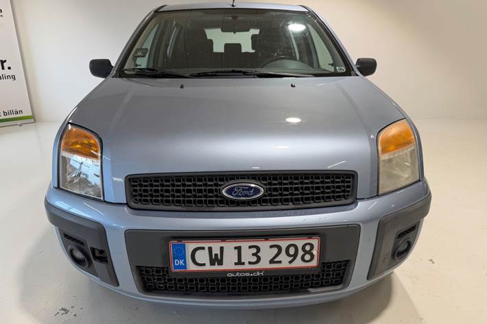 Blå Ford Fusion fra 2007