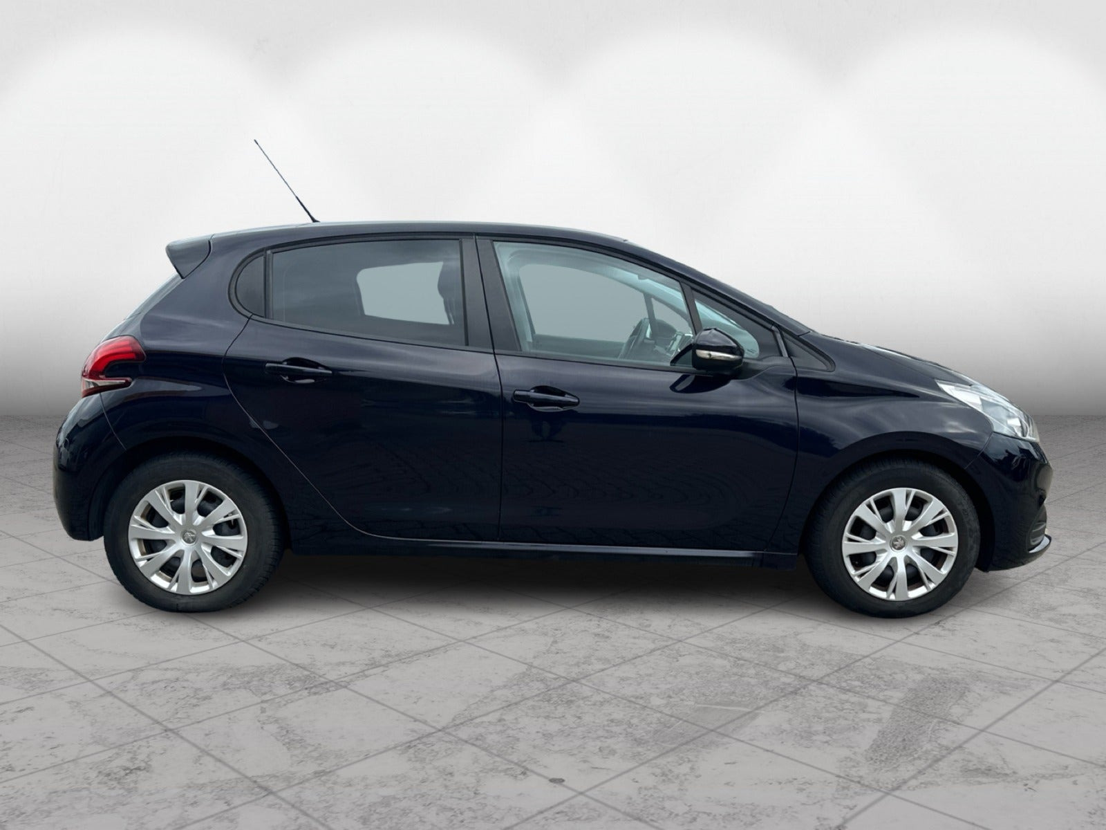 Blå Peugeot 208 fra 2016