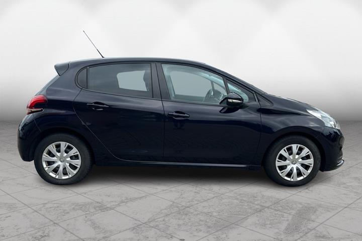 Blå Peugeot 208 fra 2016