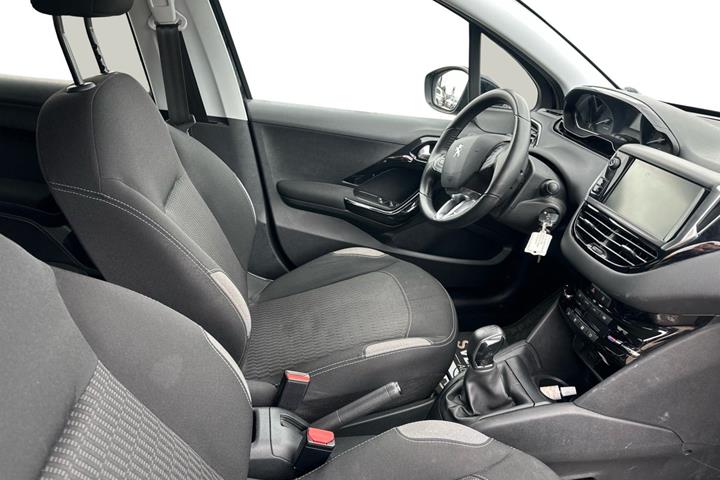 Blå Peugeot 208 fra 2016